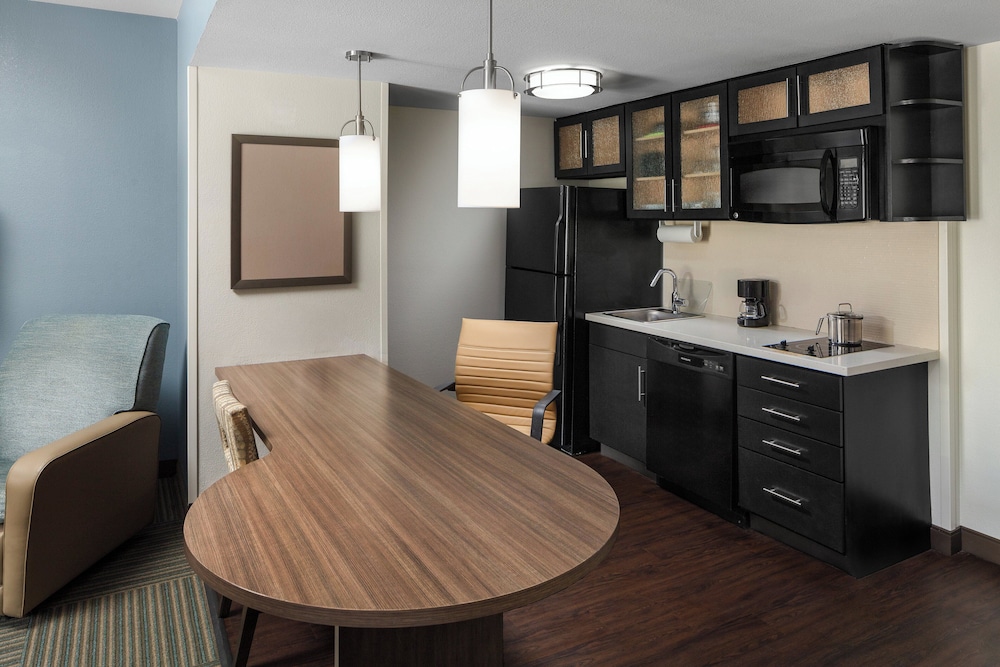 Suite, 1 Bedroom - Photo 2