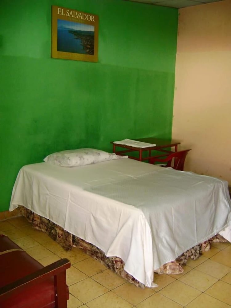 Double Room, 1 Queen Bed, Private Bathroom photo 1