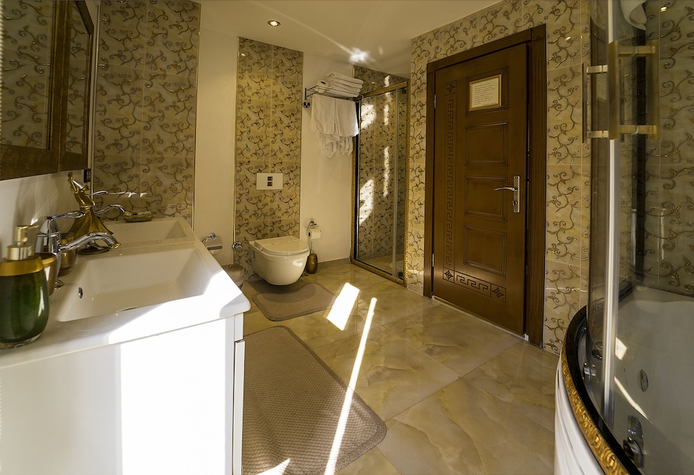Deluxe Suite photo 3