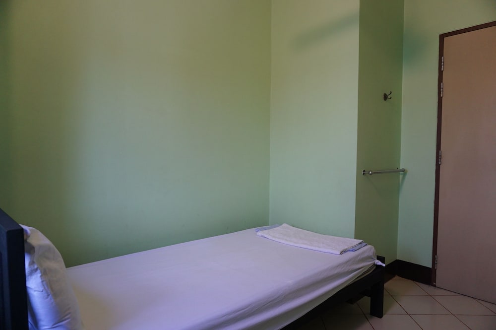Fan Single Room with Shared Bathroom photo 3