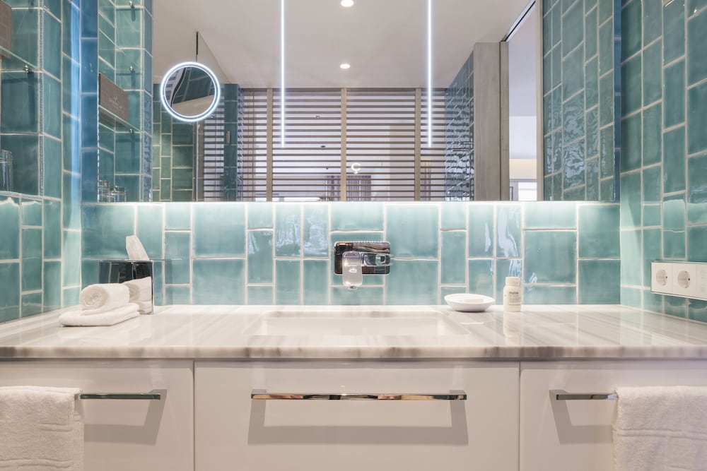 Signature Double Room, Balcony, Partial Sea View