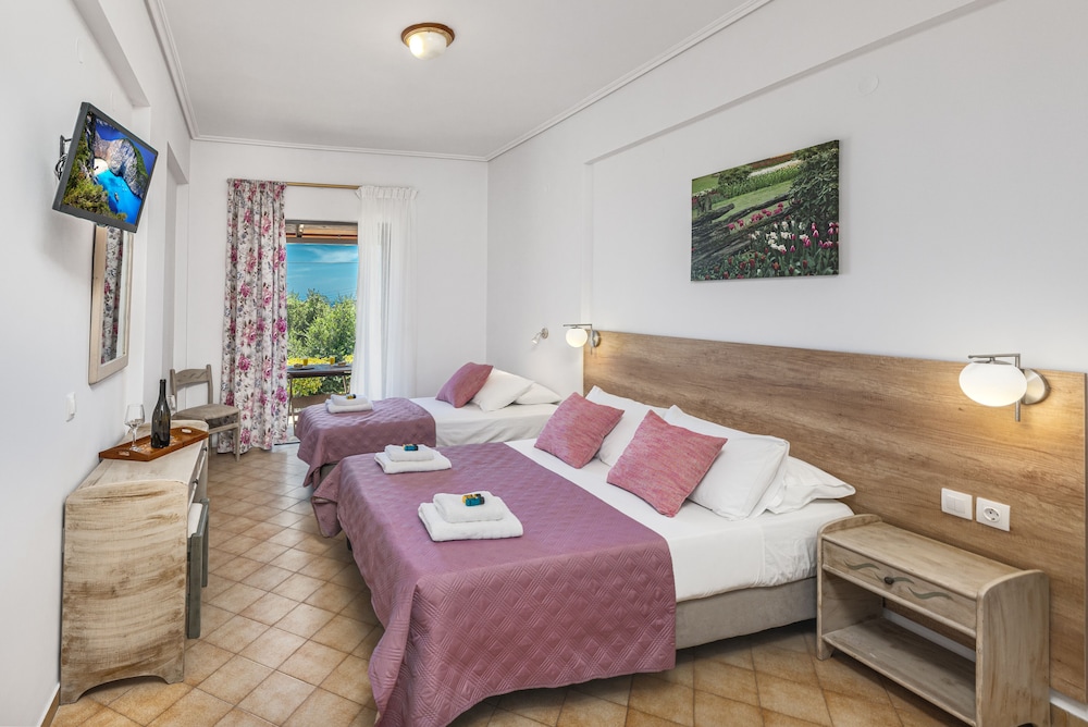 Studio (3 Adults)
