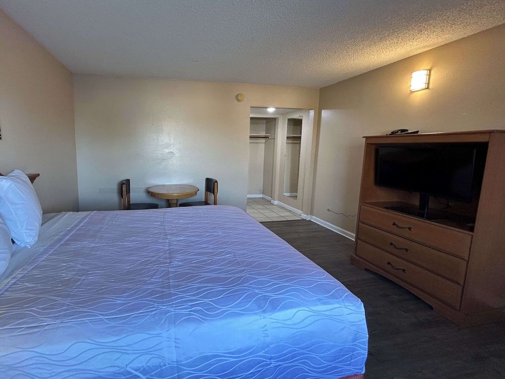 Deluxe Room, 1 King Bed, Non Smoking