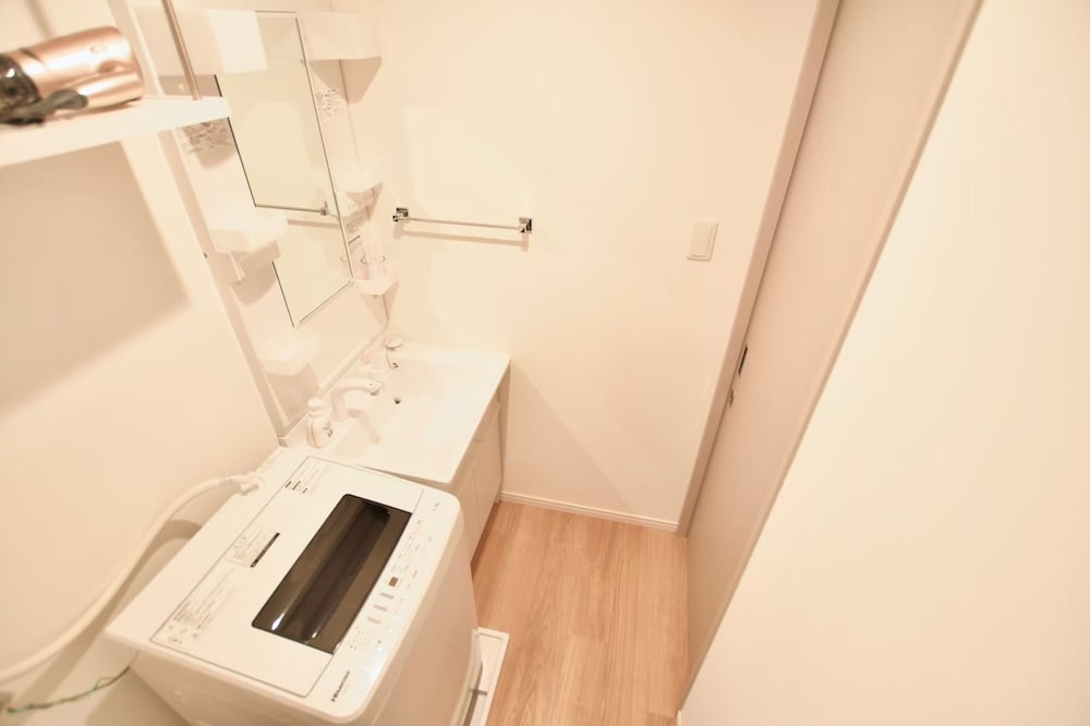 Basic Apartment - Photo 14