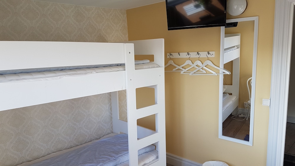 Quadruple Room, Shared Bathroom photo 2