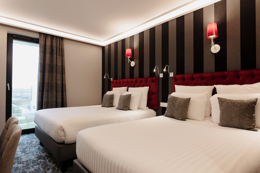 Room, 2 Double Beds - Photo 1