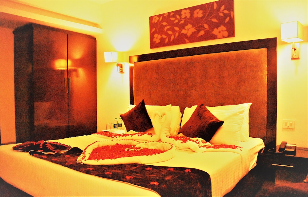 Suite - Photo 11