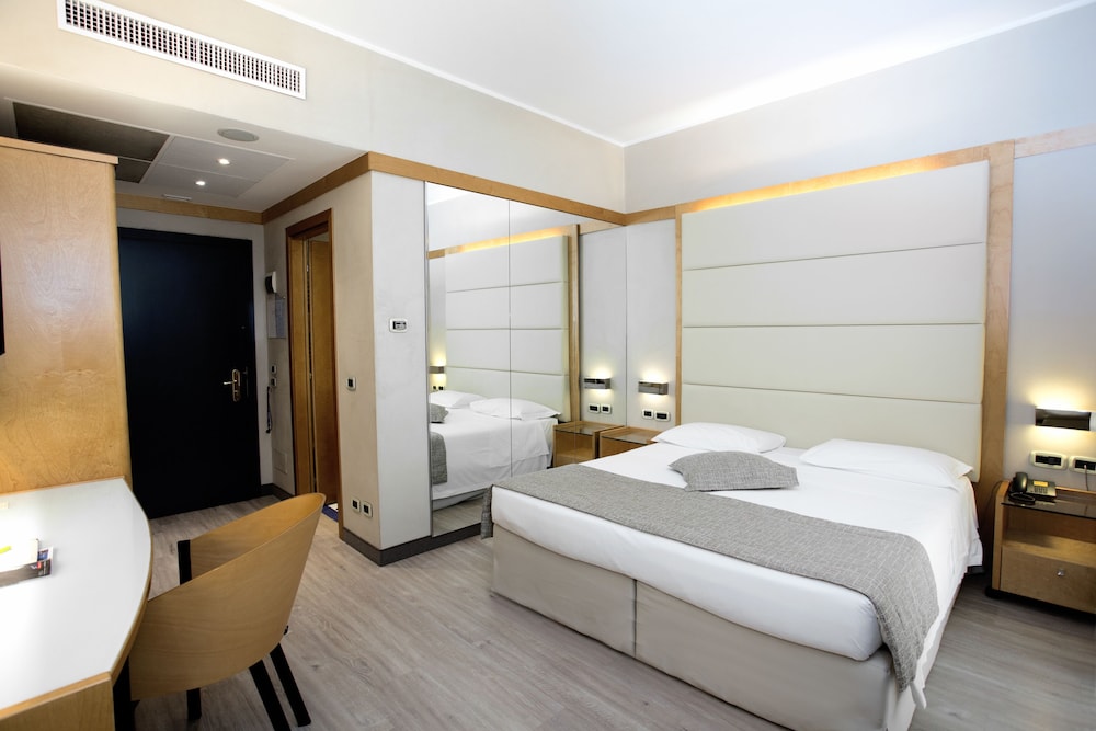 Classic Double or Twin Room - Photo 1