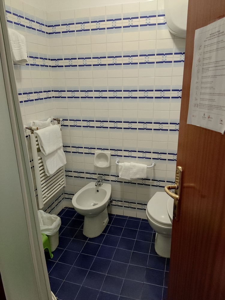Economy Quadruple Room photo 2