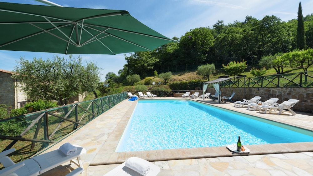 Villa photo 2