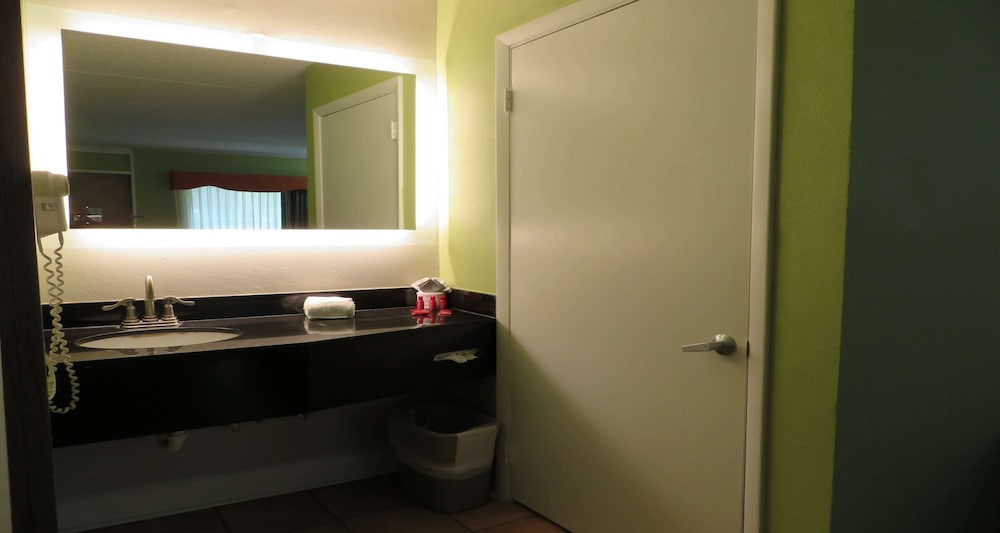 Suite, 1 King Bed, Accessible, Jetted Tub (with Sofabed) - Photo 8