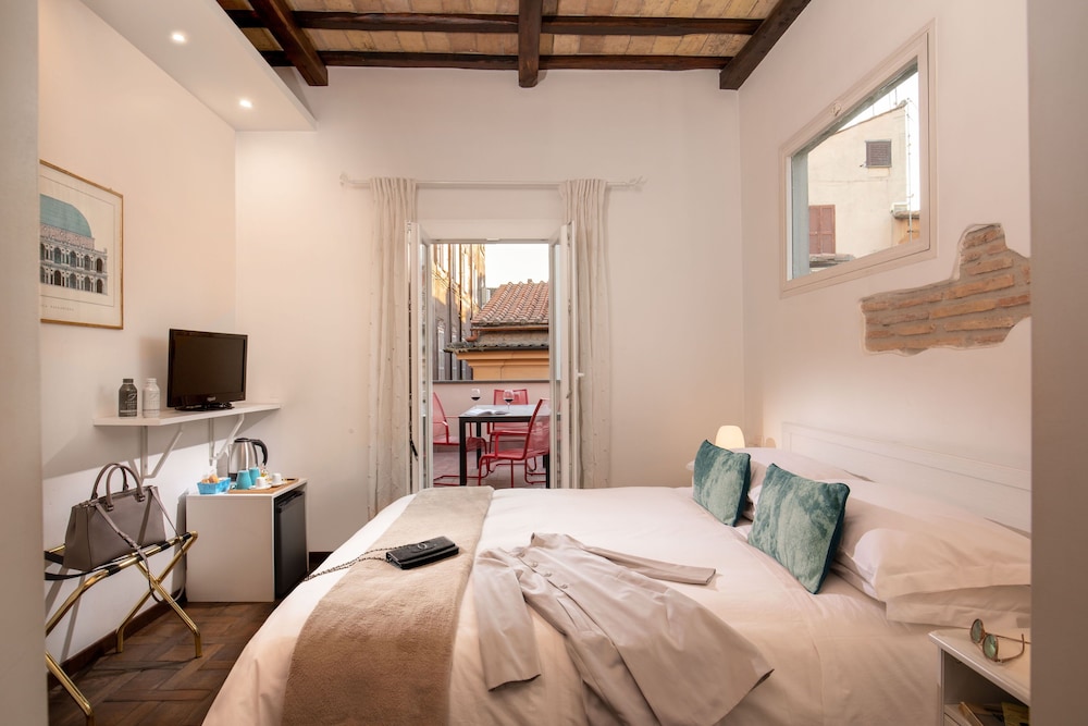 Panoramic Double Room, 1 Queen Bed, Ensuite, City View photo 2