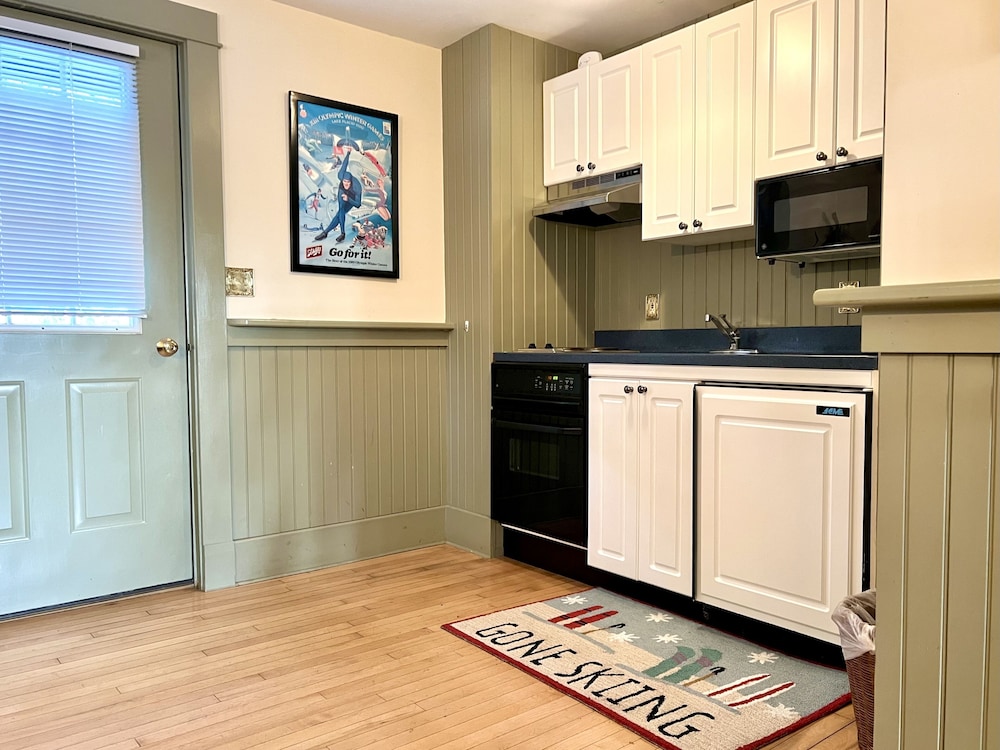 Standard Cottage, 1 King Bed with Sofa bed, Non Smoking (Carriage House) photo 3