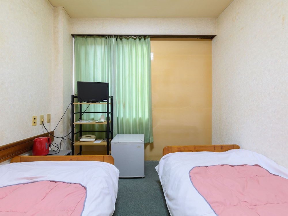 Twin Room, Smoking photo 2