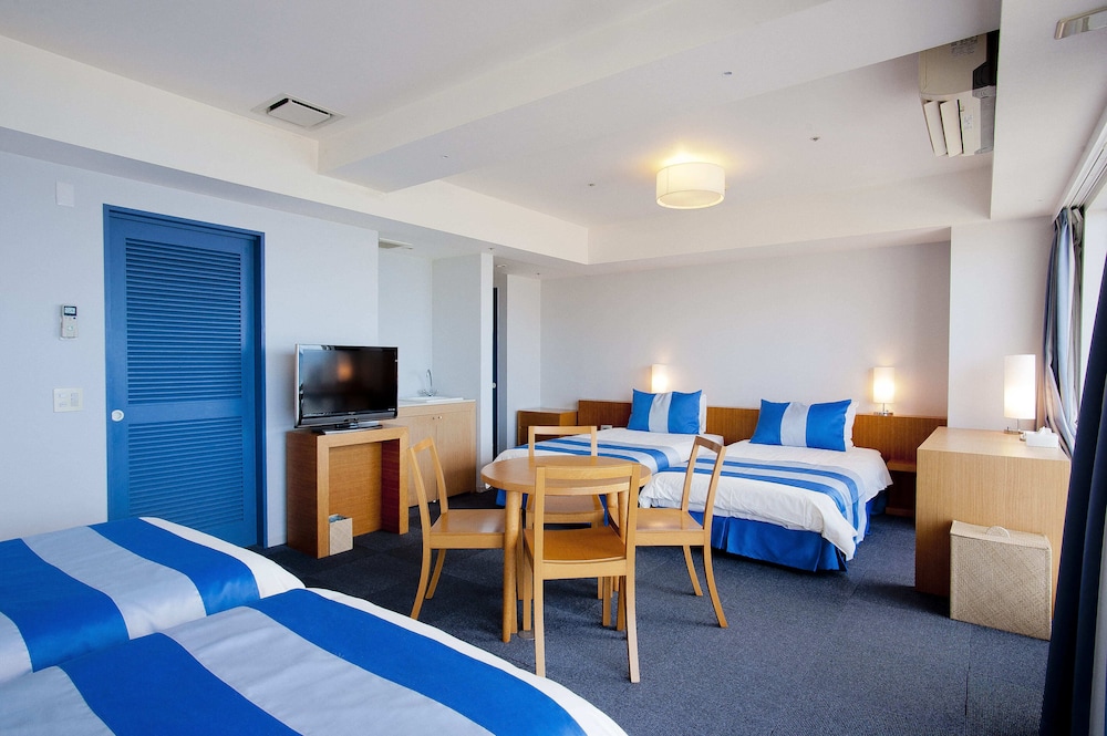 Standard Quadruple Room, Non Smoking - Photo 1