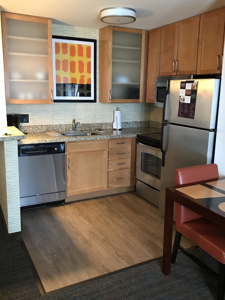 Suite, 1 Bedroom - Photo 4