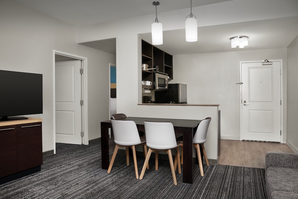 Suite, 2 Bedrooms - Photo 4