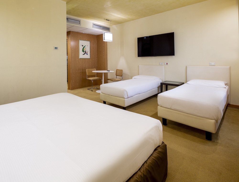 Premium Room, Multiple Beds - Photo 1