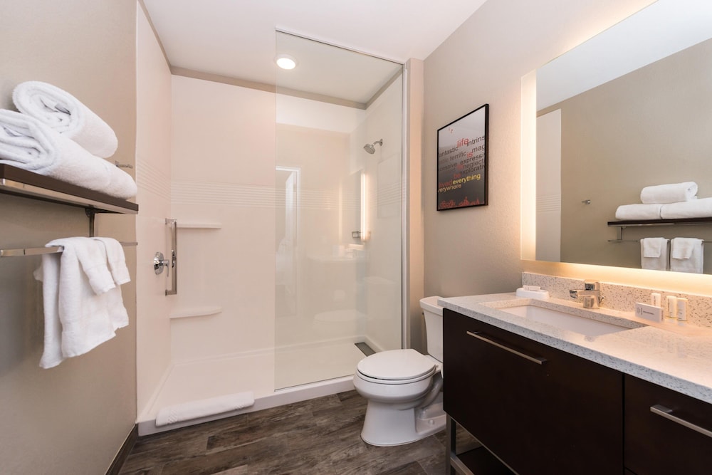 Suite, 1 Bedroom - Photo 9