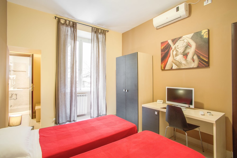 City Twin Room, 2 Twin Beds photo 2