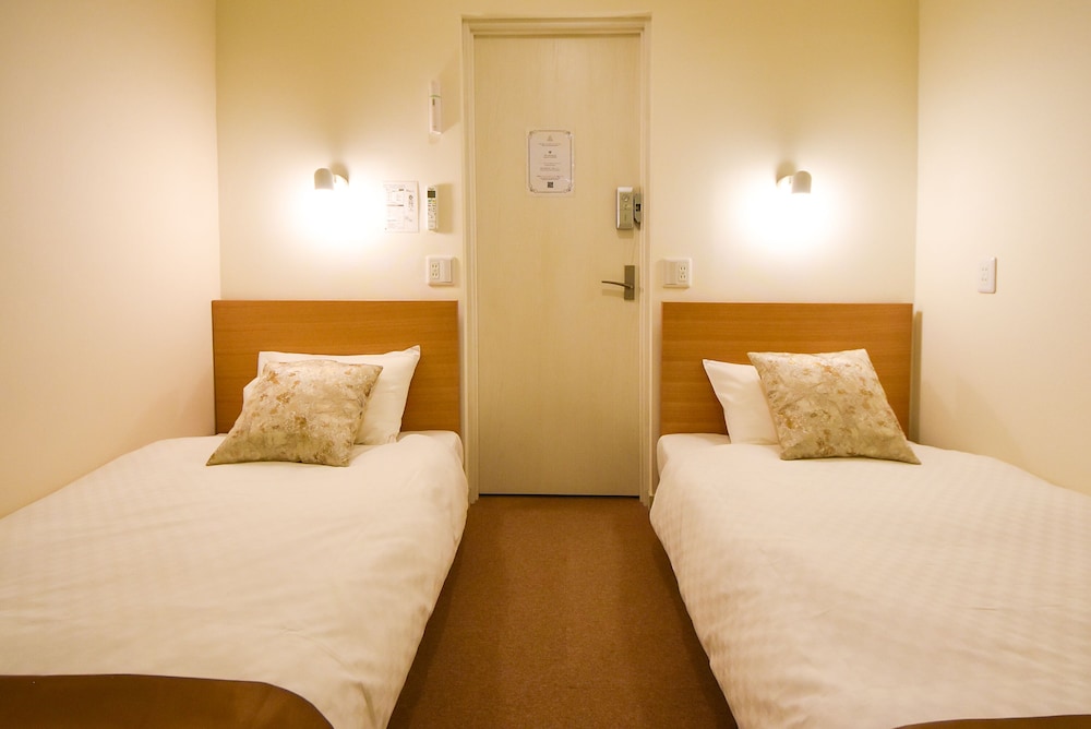 Basic Twin Room, 2 Twin Beds, Non Smoking, Ground Floor - Photo 17