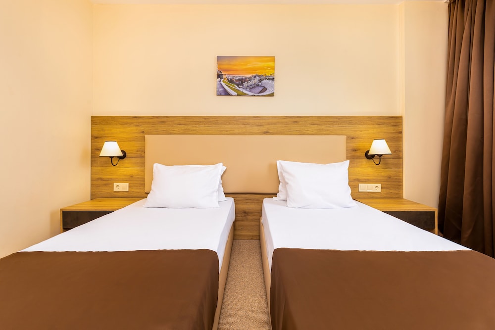 Double or Twin Room - Photo 4