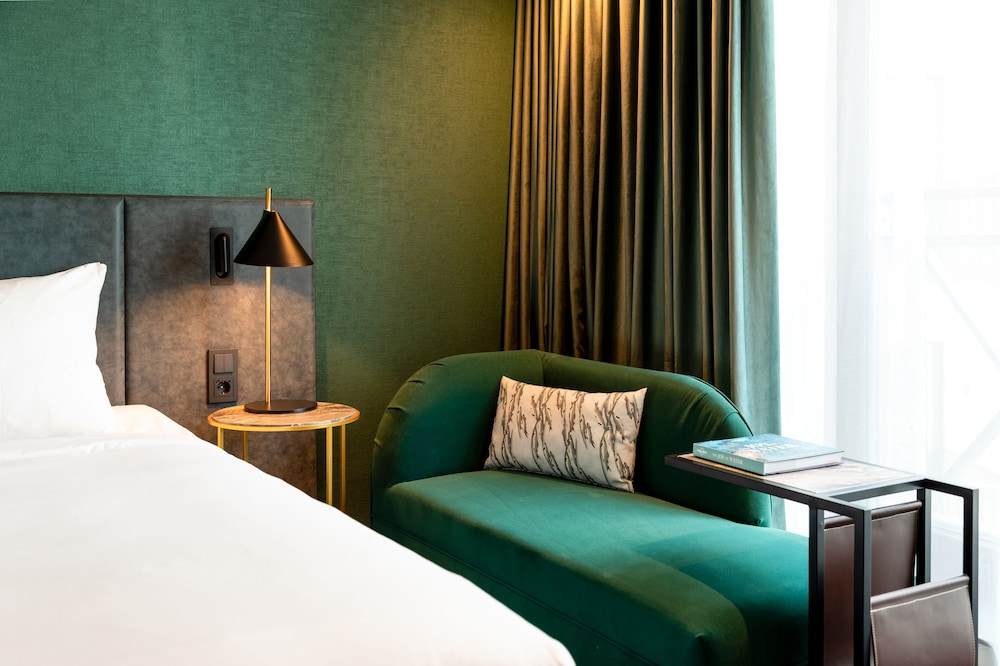 Deluxe Room, 1 King Bed, City View - Photo 7