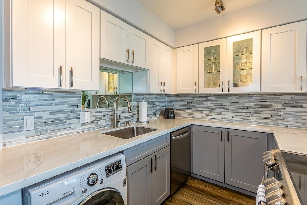 Condo, 1 Bedroom photo 2
