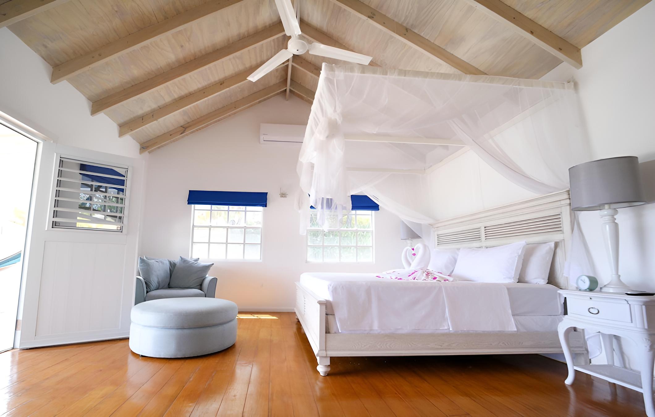 Suite, 1 King Bed, Garden Area photo 1