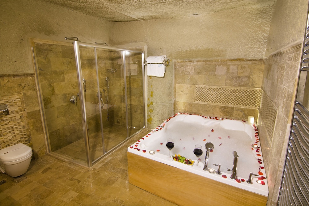 Deluxe Cave Suite photo 3