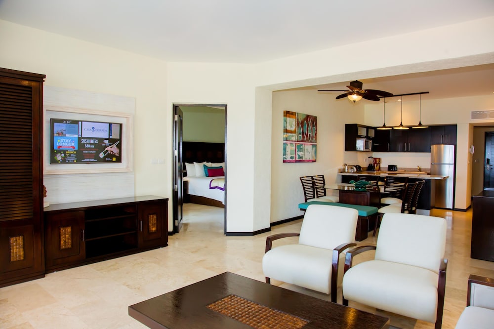 One Bedroom Plus 2 Baths All Inclusive