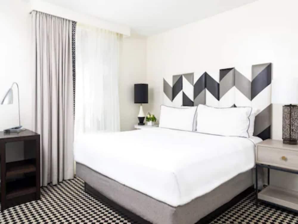 Signature Room, 1 Bedroom (Recently Renovated)