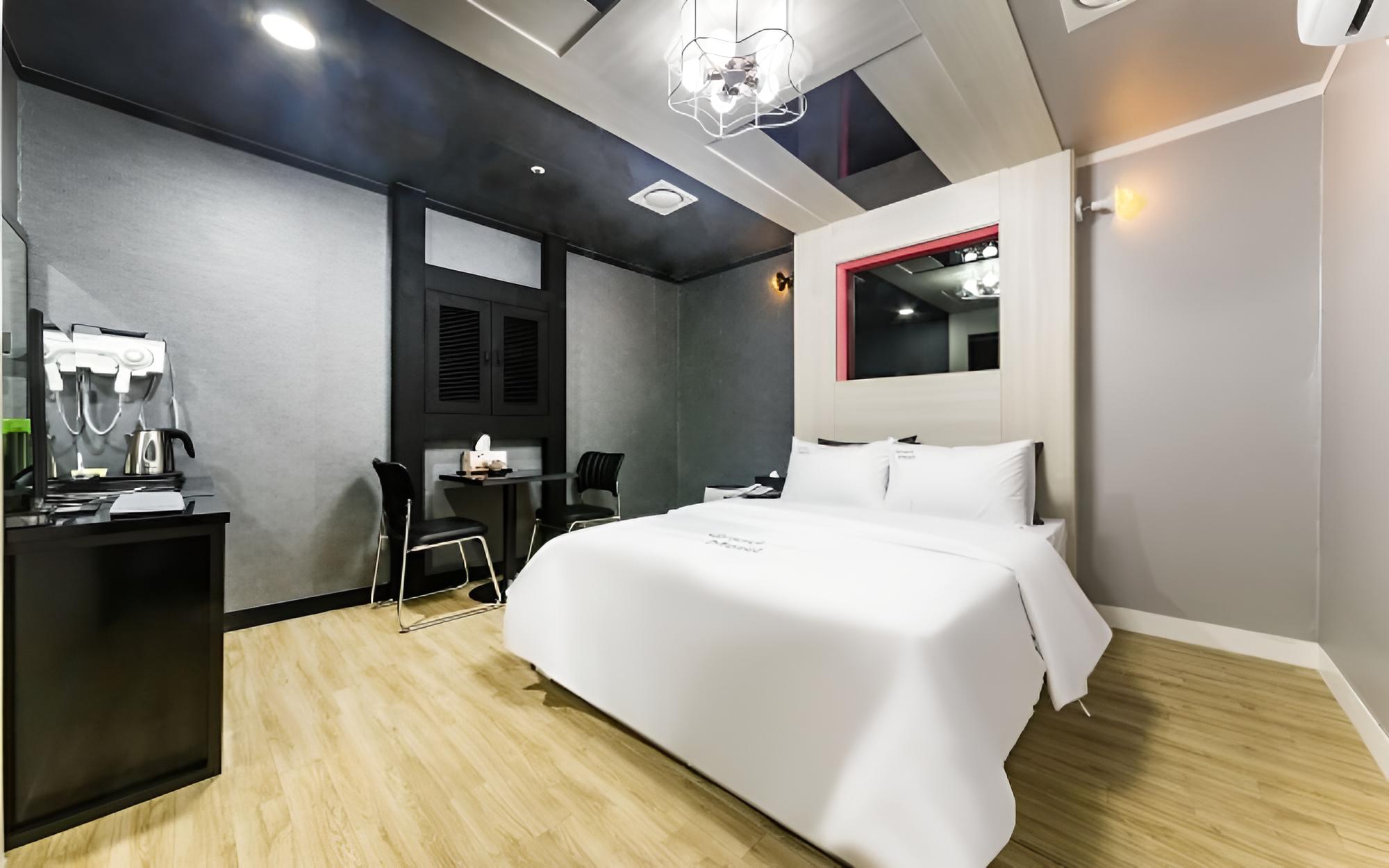 Room (Standard Room) - Photo 1