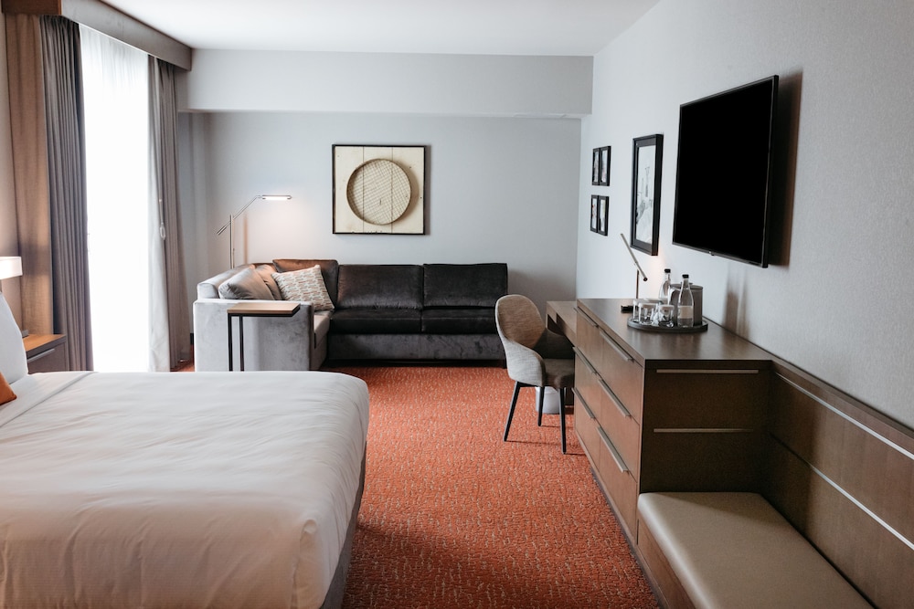 Studio Suite, 1 King Bed, Accessible (Roll-In Shower) - Photo 2