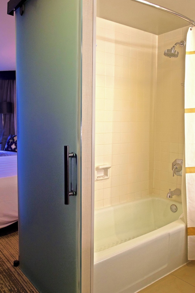 Room, 2 Queen Beds - Photo 5