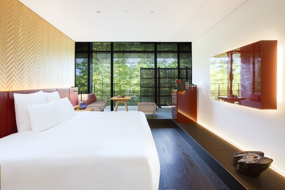 Deluxe Room, 1 King Bed, Non Smoking - Photo 1