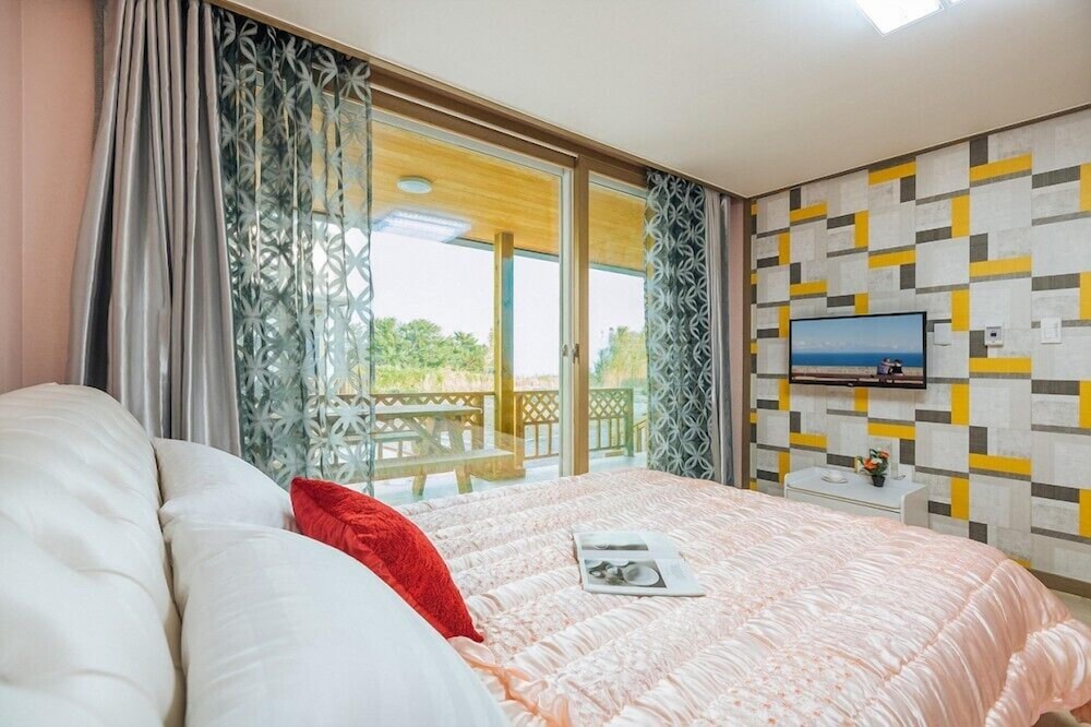 Room (Couple 2) - Photo 1