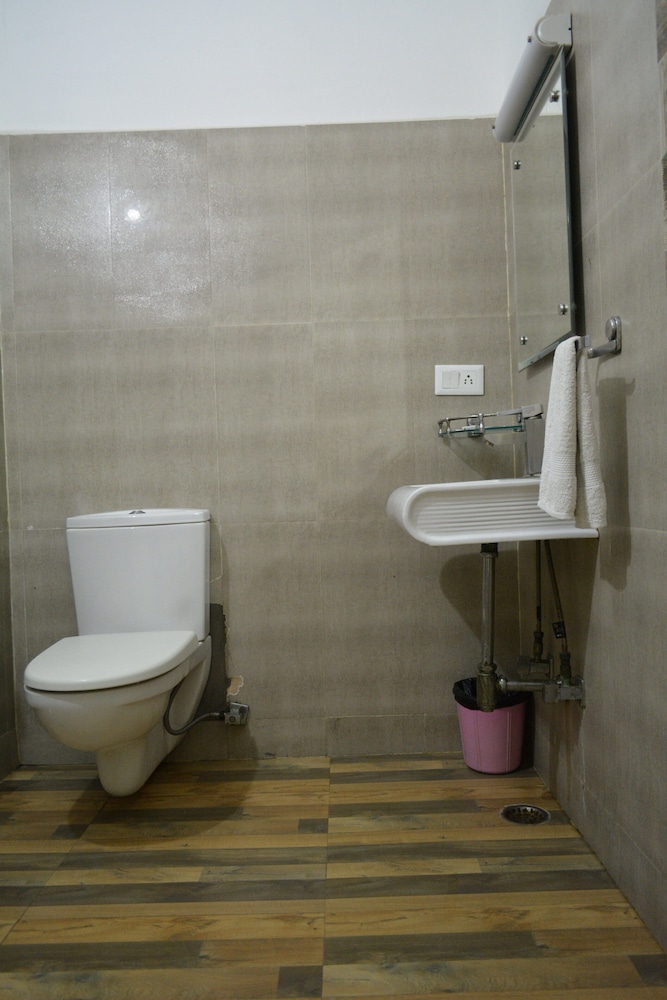 Deluxe Room - Photo 11