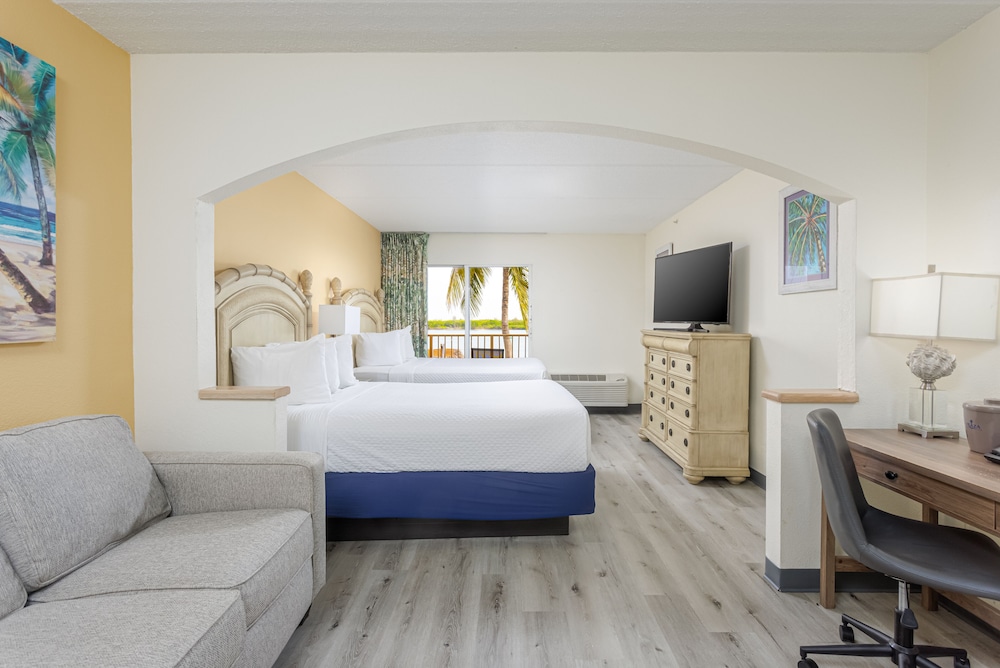 Suite (Water View) photo 1