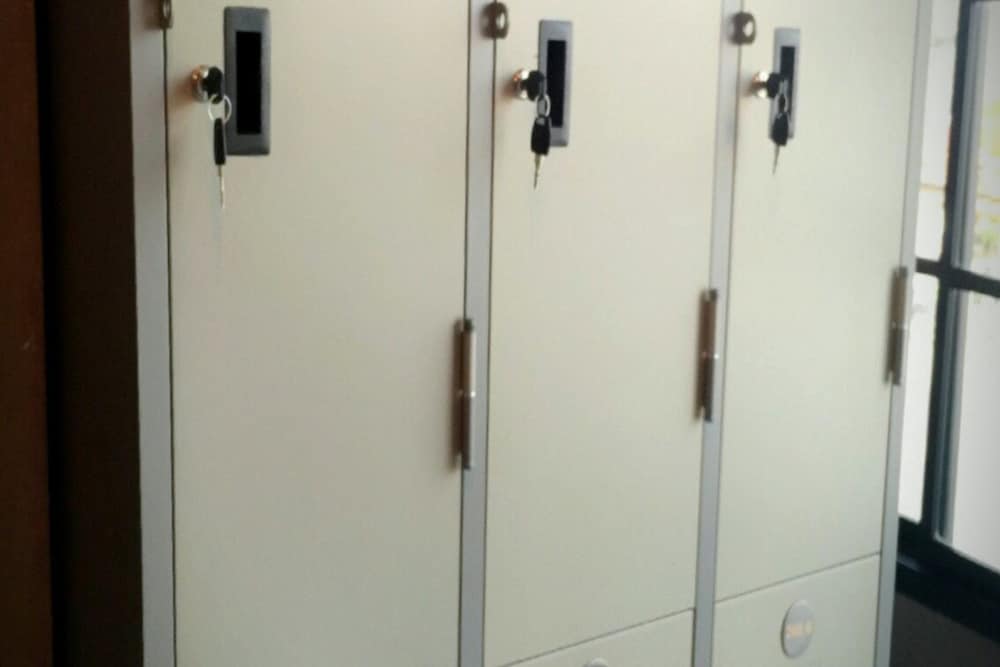 6 Beds Family Room photo 2