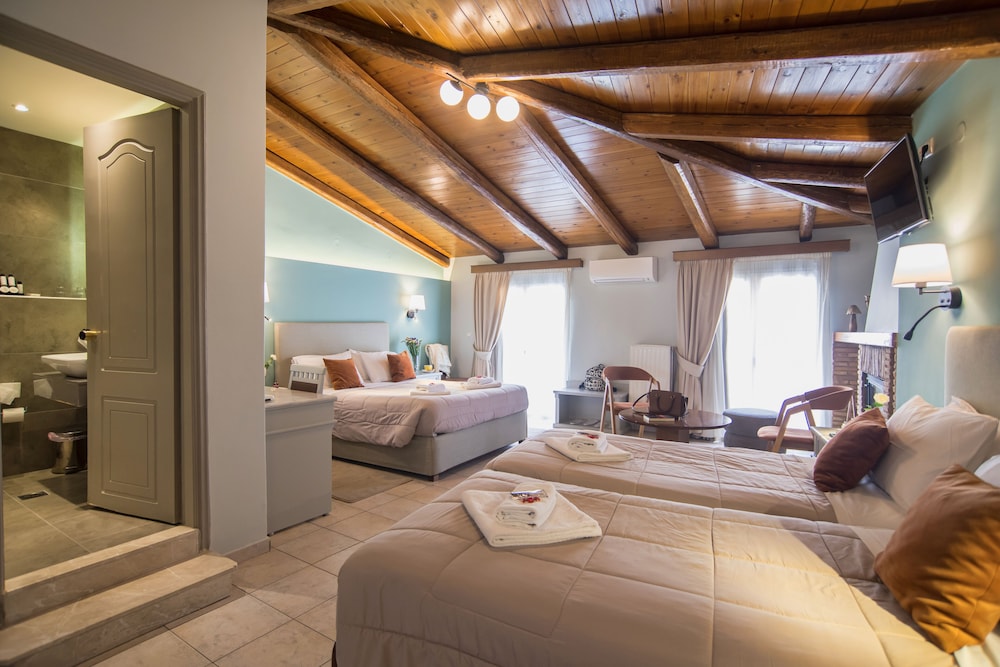 Premium Suite with Spa bath - Photo 1