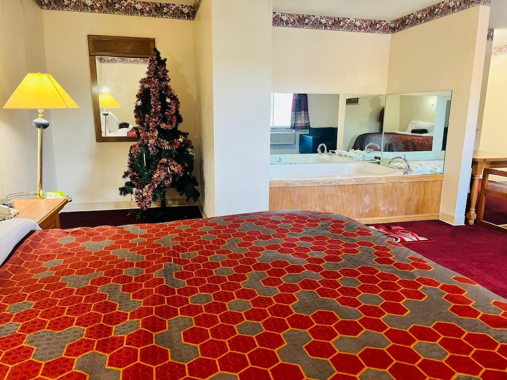 Room, 1 King Bed, Non Smoking, Jetted Tub
