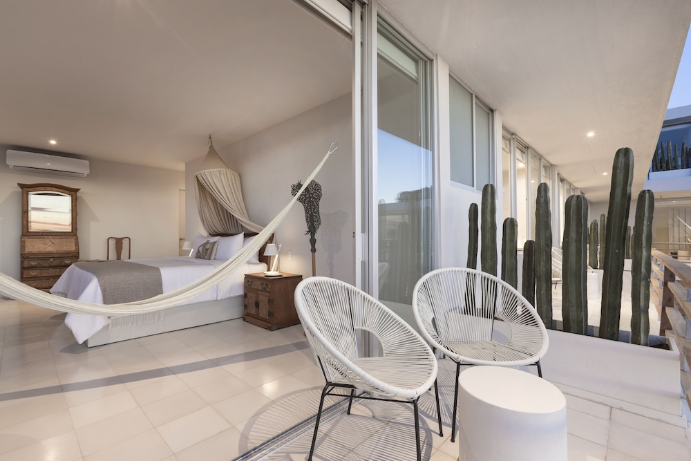 Signature Room, 1 King Bed, Ocean View