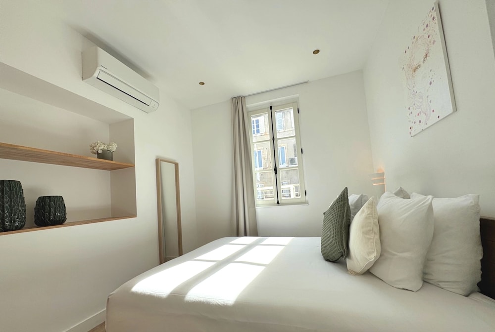 Signature Apartment photo 2