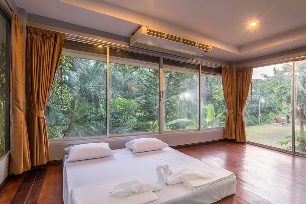 Family Room with Garden View - Photo 6