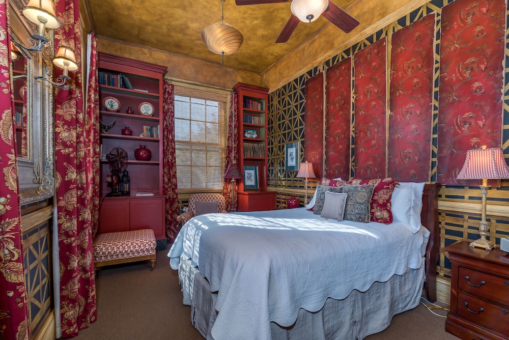 Single Room, 1 Queen Bed