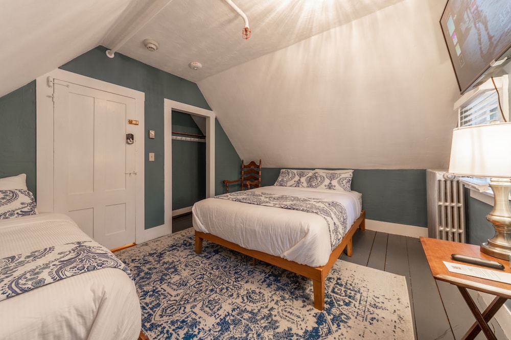 Classic Triple Room with Detached Private Bath, Non Smoking