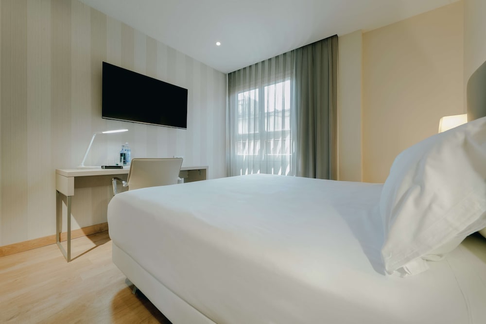 Superior Double Room, City View - Photo 5