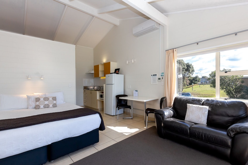 Deluxe Holiday Unit (1BR)