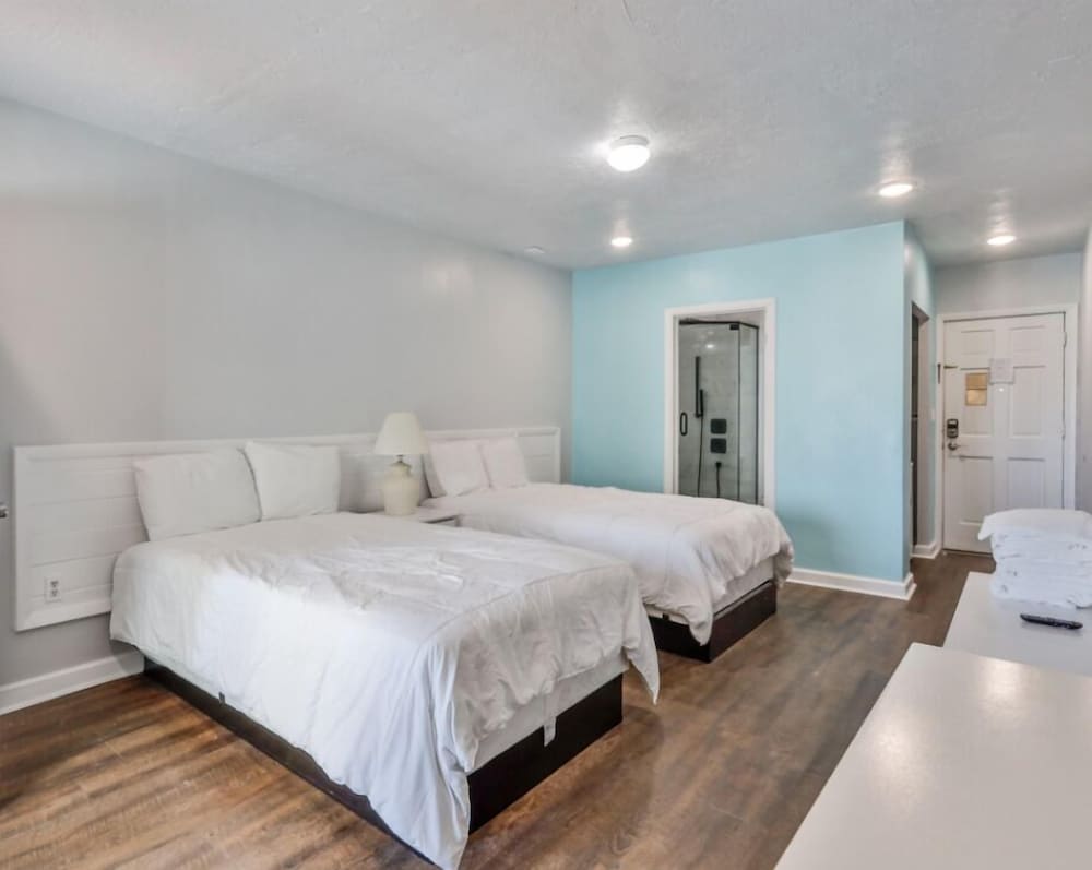 Classic Studio, 2 Queen Beds photo 3